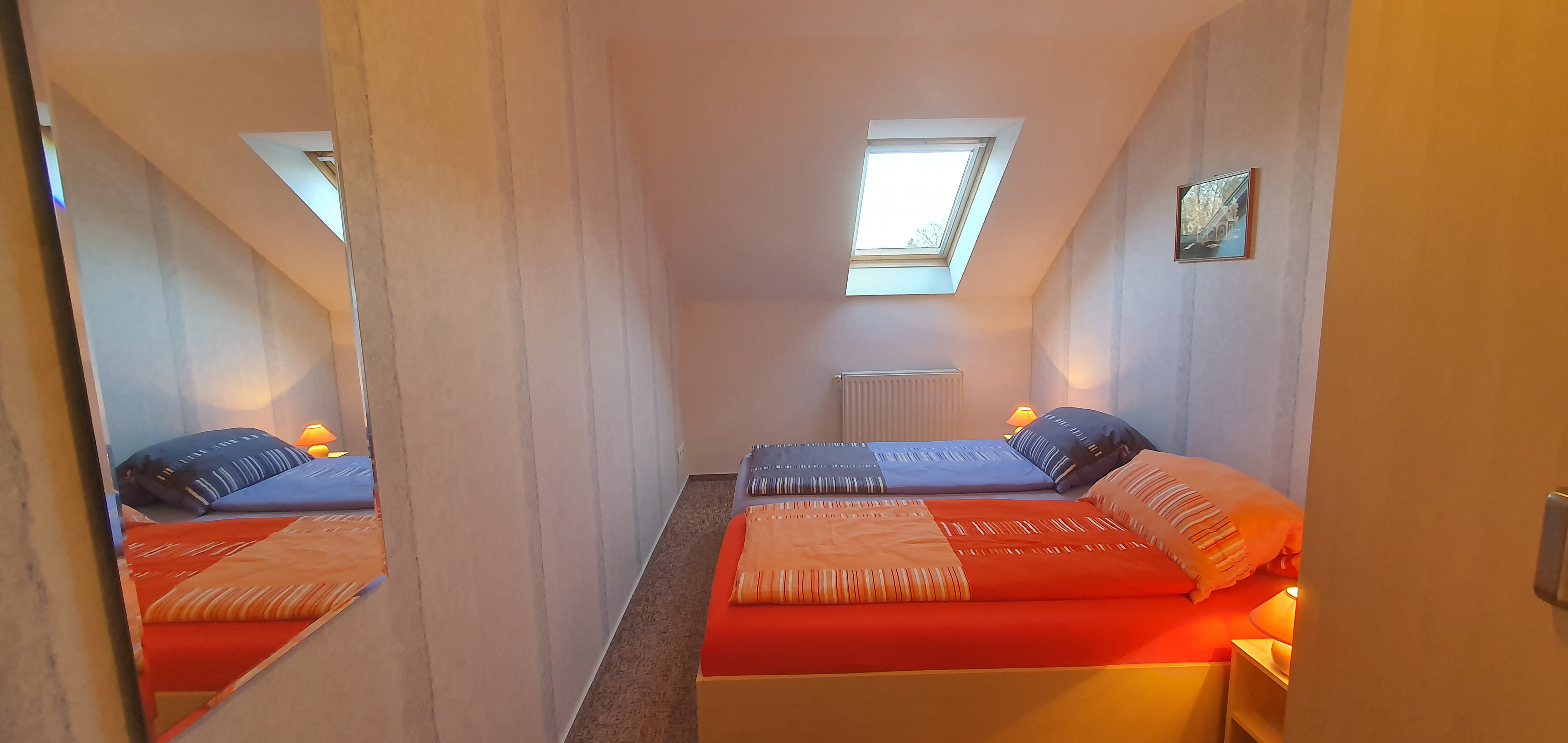 Bild: Schlafzimmer mit Doppelbett der Ferienwohnung